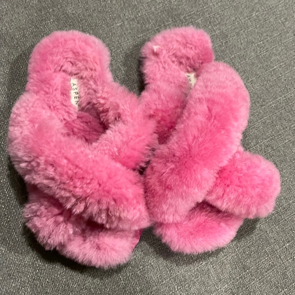 Aspen Pink Fuzzy Sandal/Slipper Small Sheepskin Upper